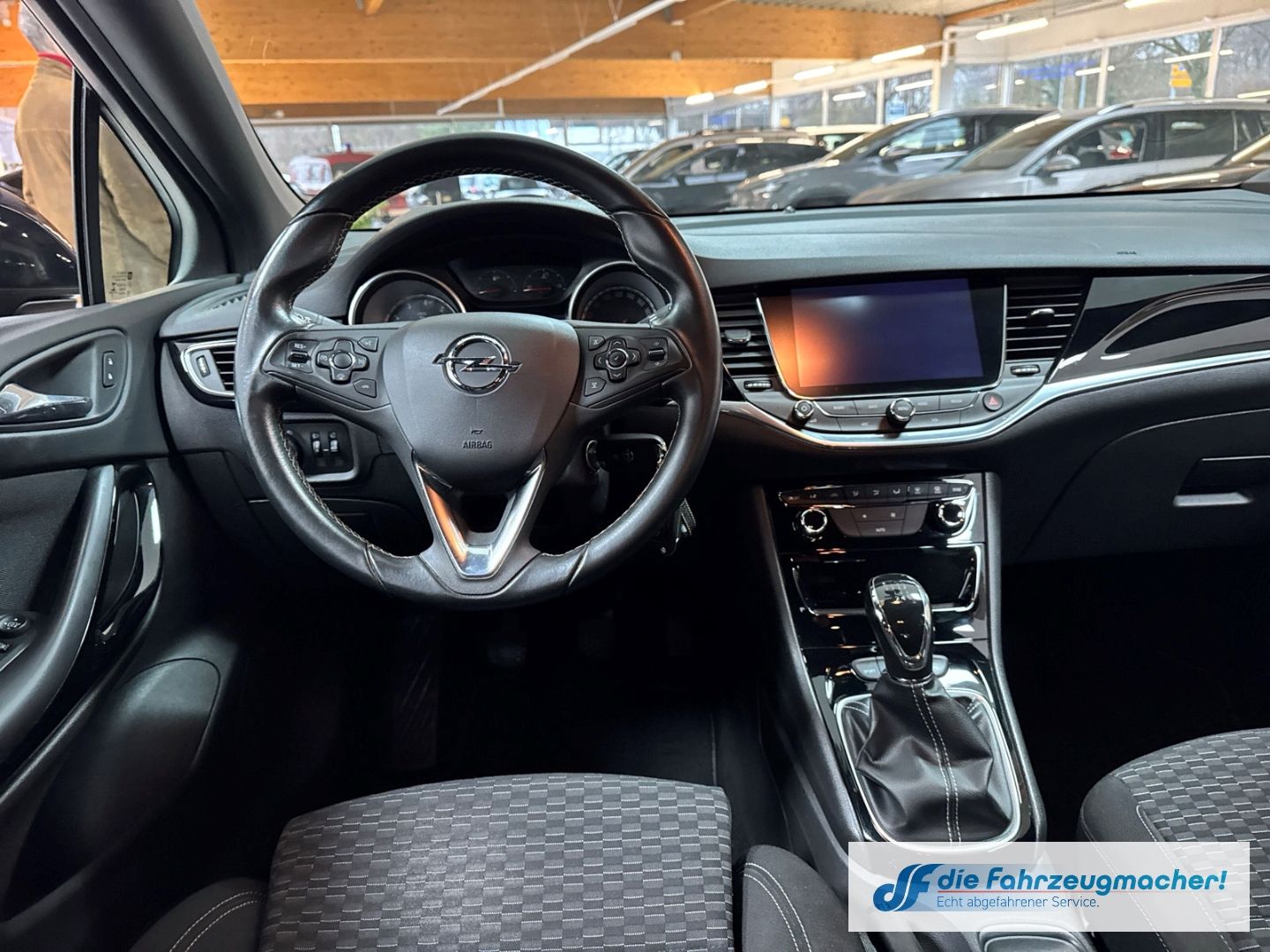 Fahrzeugabbildung Opel Astra K Dynamic Start Stop Apple CarPlay Android