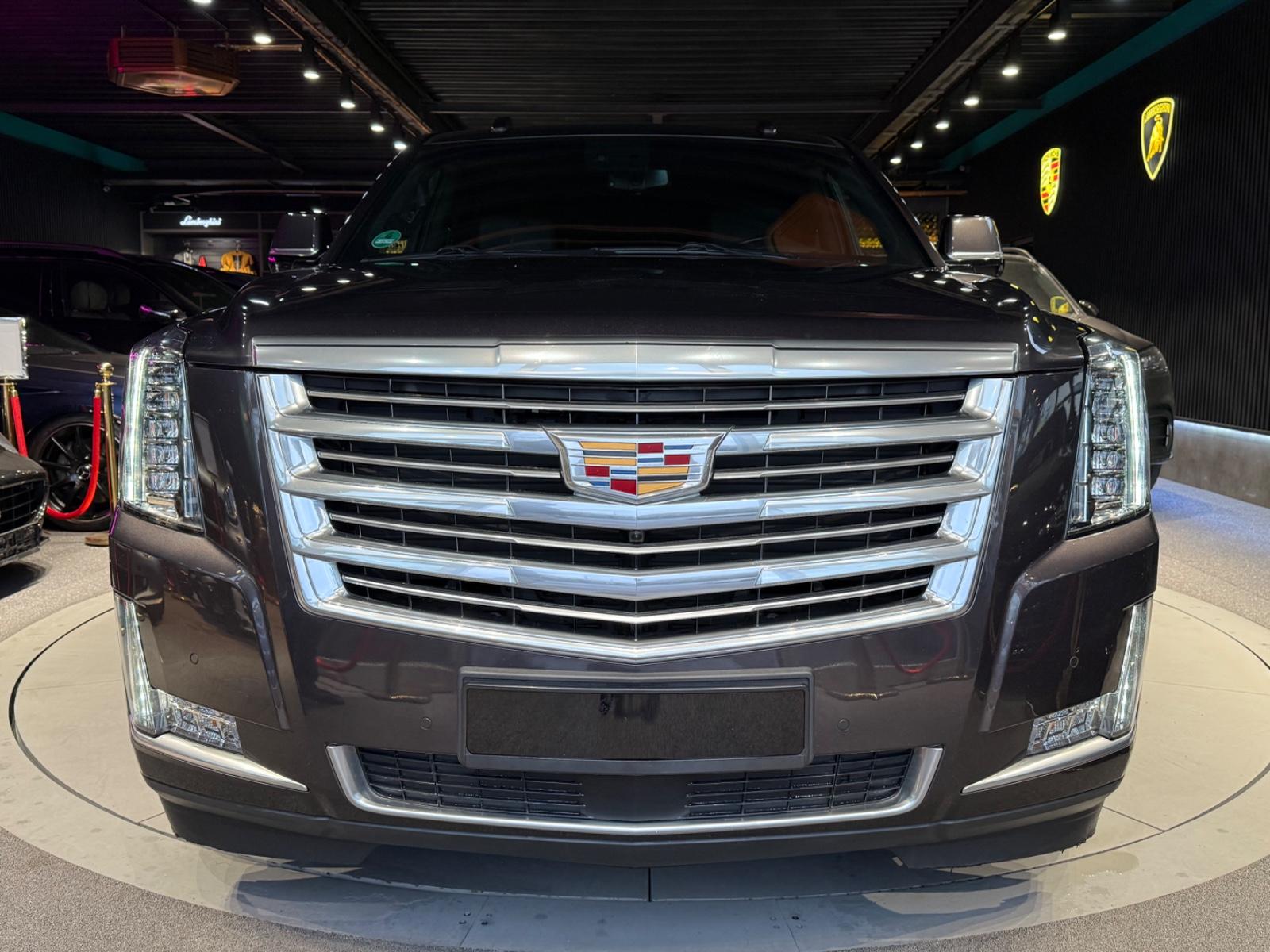 Cadillac Escalade 6.2 V8 PLATINUM 4WD/HUD/BOSE/22°/TV/360