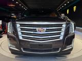 Cadillac Escalade 6.2 V8 PLATINUM 4WD/HUD/BOSE/22°/TV/360 - graue Cadillac Escalade