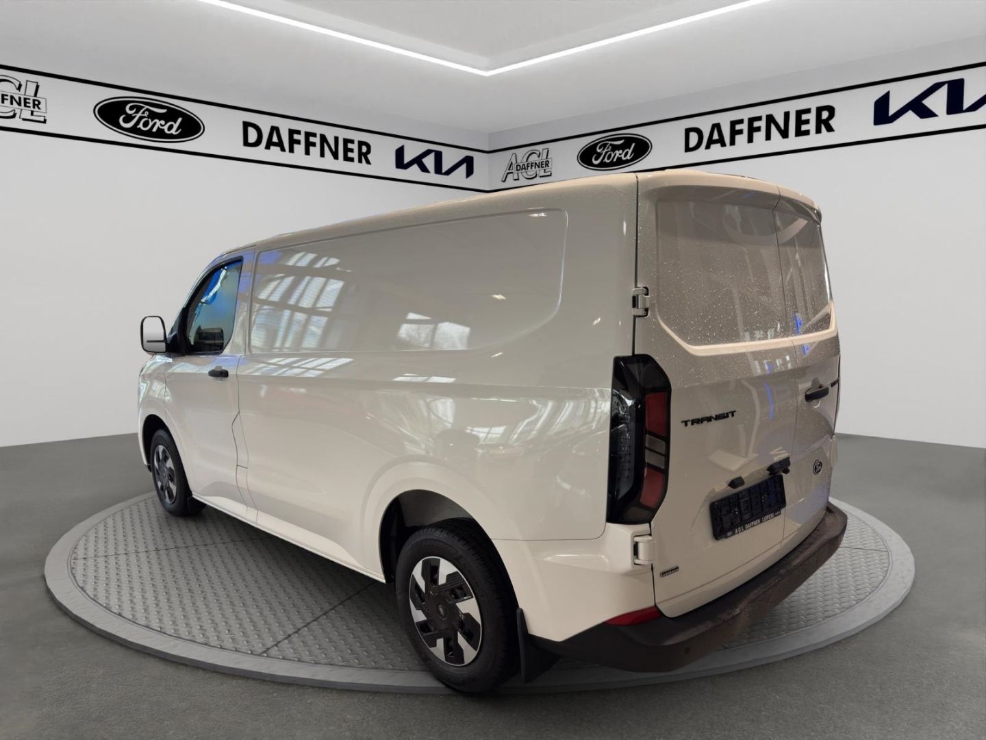 Fahrzeugabbildung Ford Transit Custom Kasten 320 L1 Trend FWD Plug-in H
