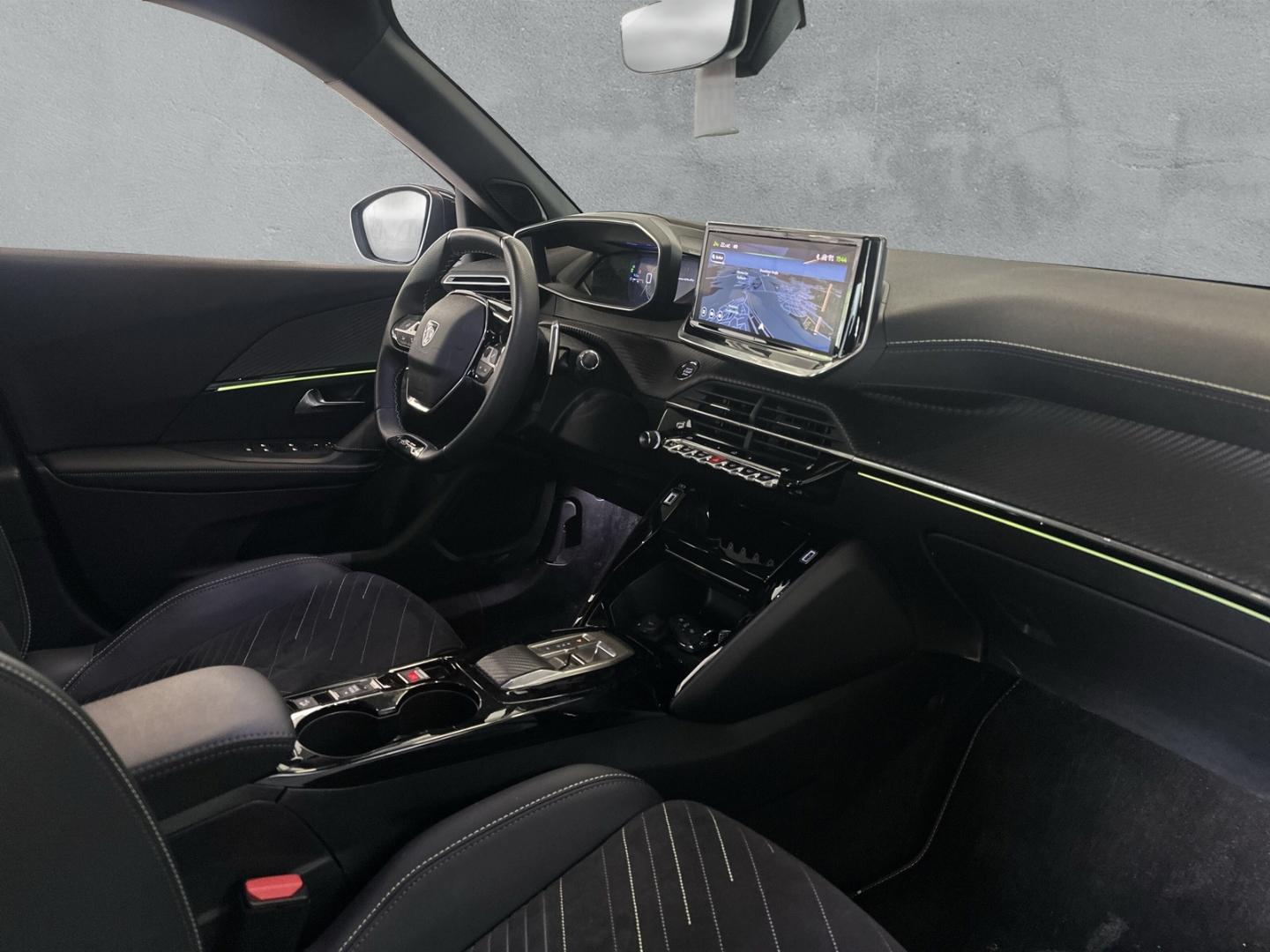 Peugeot 2008 GT FACELIFT PANO ACC AHK Alcantara 360° LED