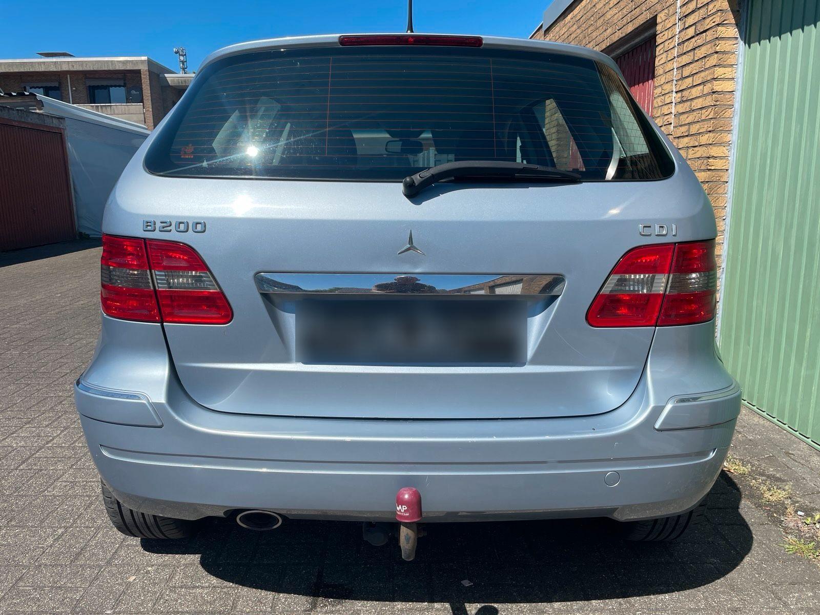 Mercedes-Benz 200 2007 — engine 140 HP (103kW)