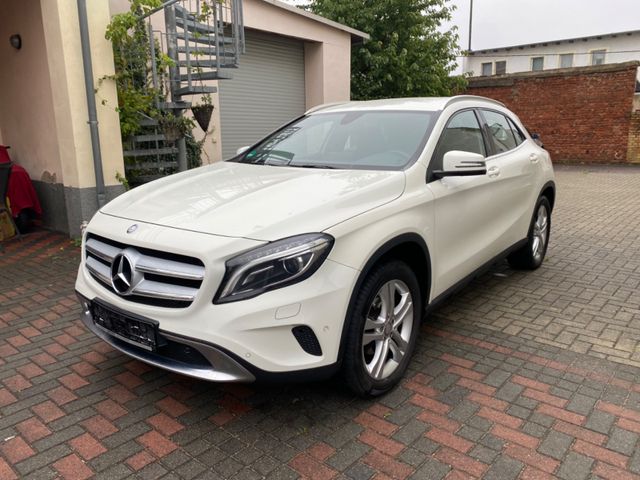 Mercedes-Benz GLA 180 GLA Score,Bi-Xenon/Sportsitze