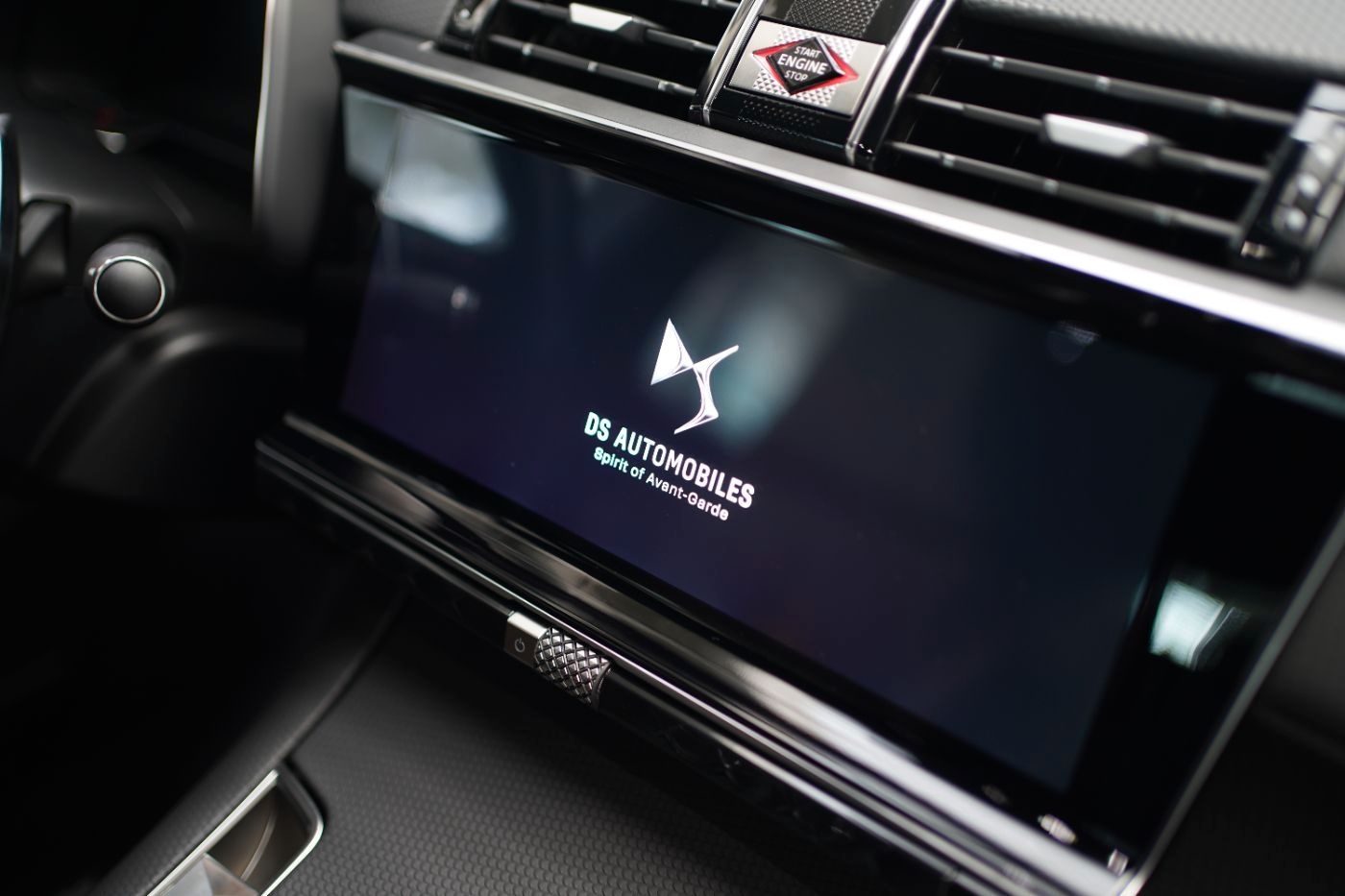 Fahrzeugabbildung DS Automobiles DS7 BlueHDi 130 EAT8 Bastille Automatik Navi