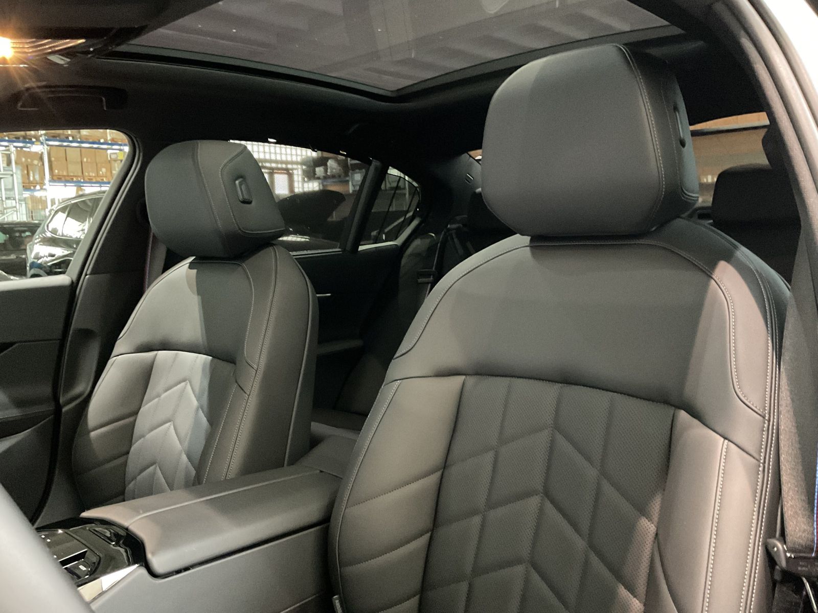 Fahrzeugabbildung BMW i5 M60 xDrive M Sportpaket pro, Sitzbelüftung vo