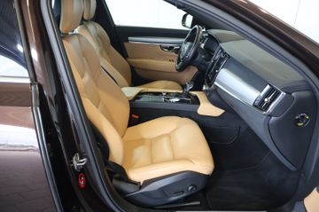 Volvo V90 Kombi 2.0 Momentum DIGI.+ACC+KAM+LED+AHK