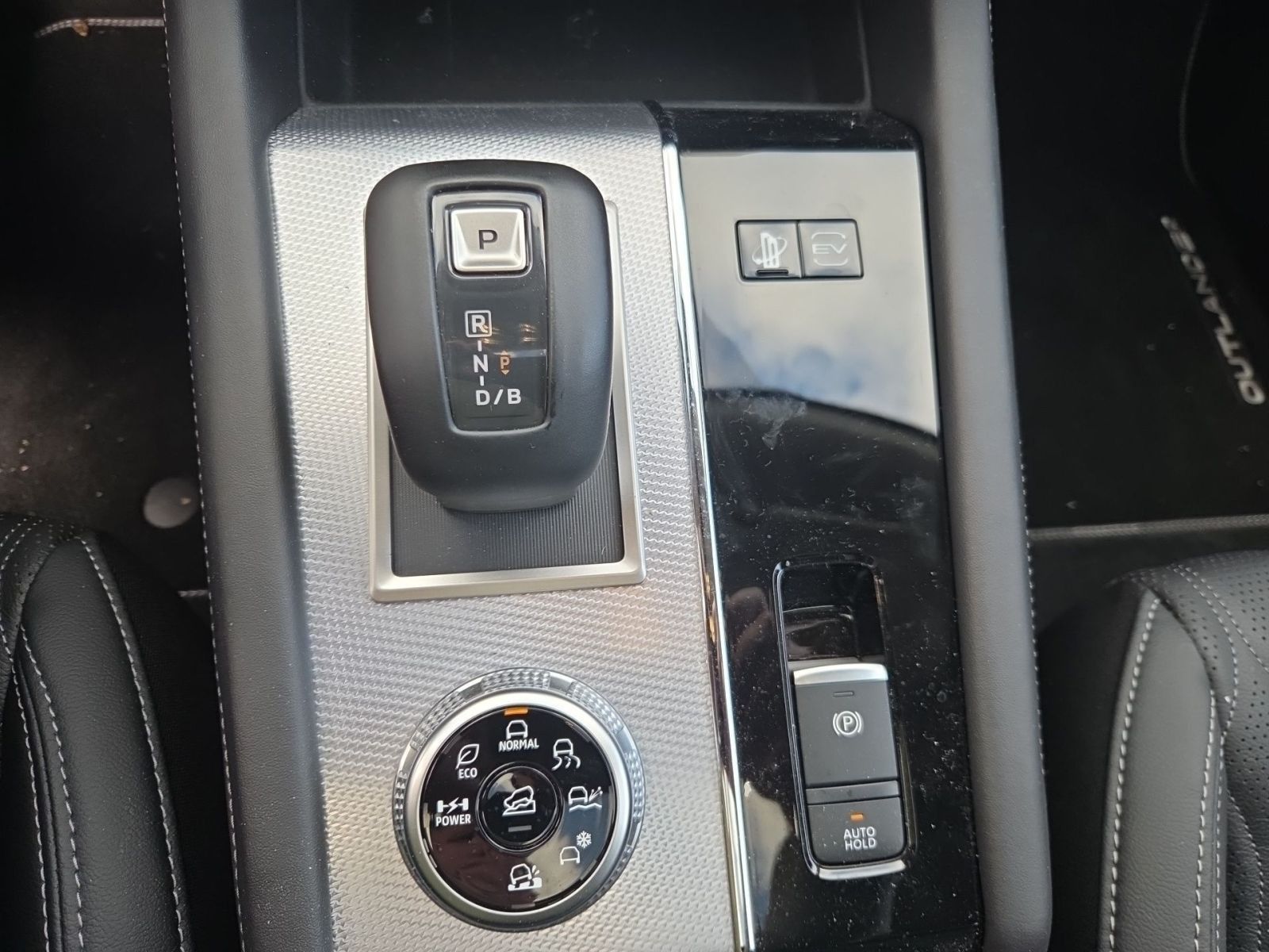 Fahrzeugabbildung Mitsubishi Outlander 2.4 PHEV  " TOP " AHK "