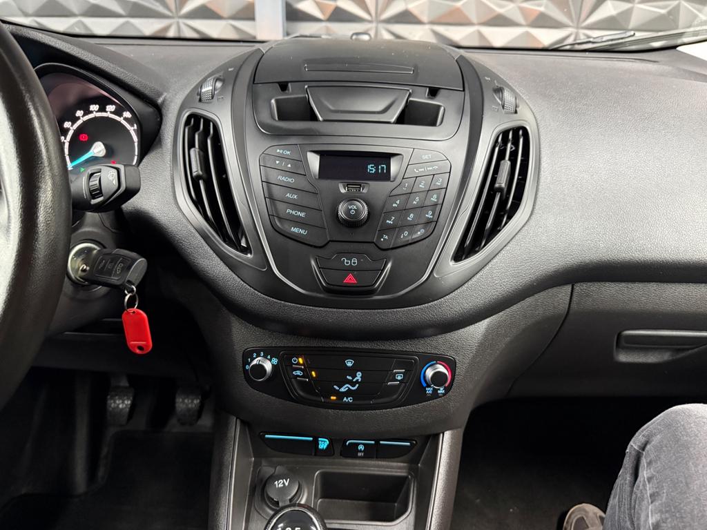 Ford Transit Courier 1.5 TDCi, Foto 24 von 40