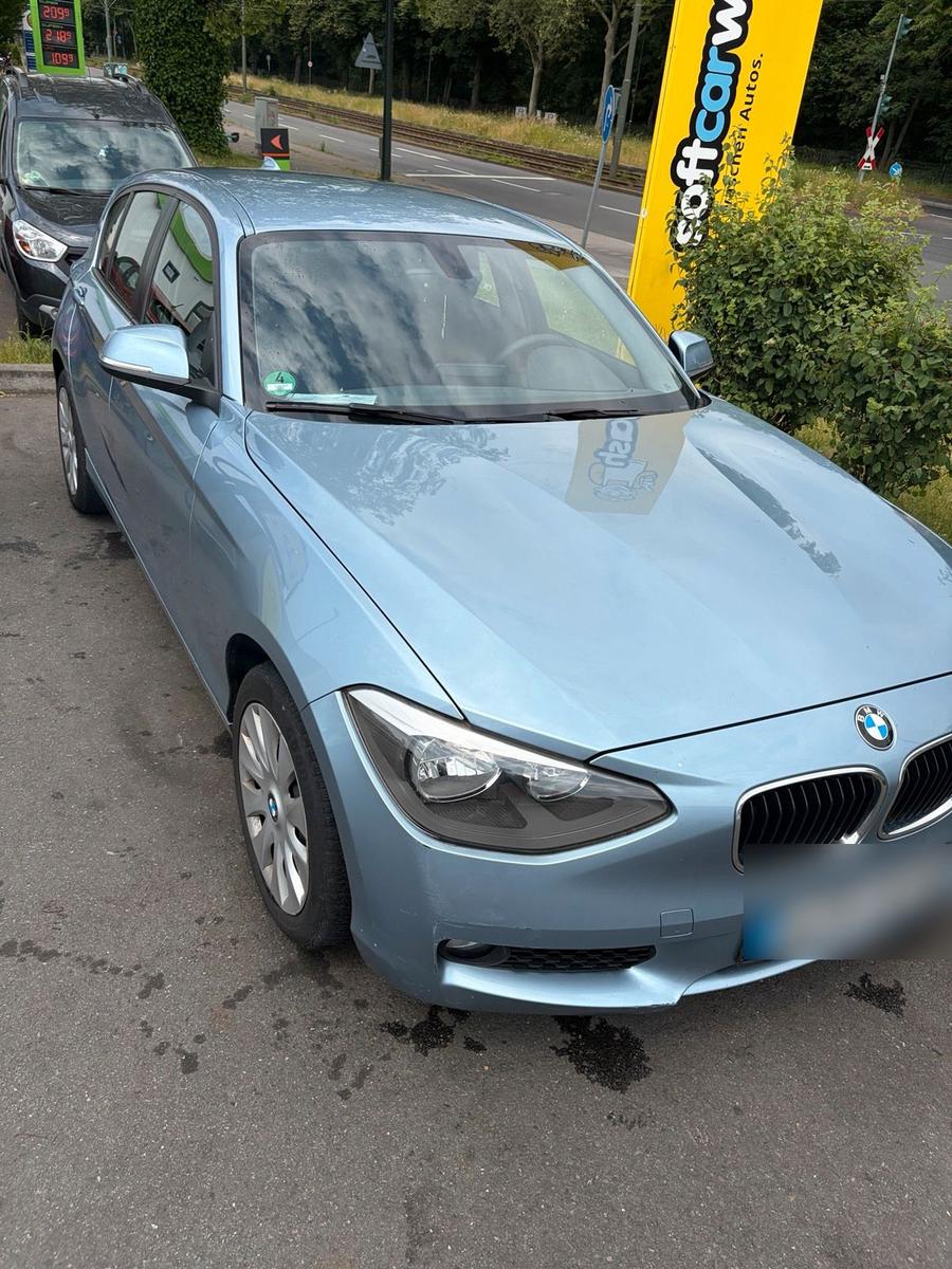 BMW 116 2011 — interior