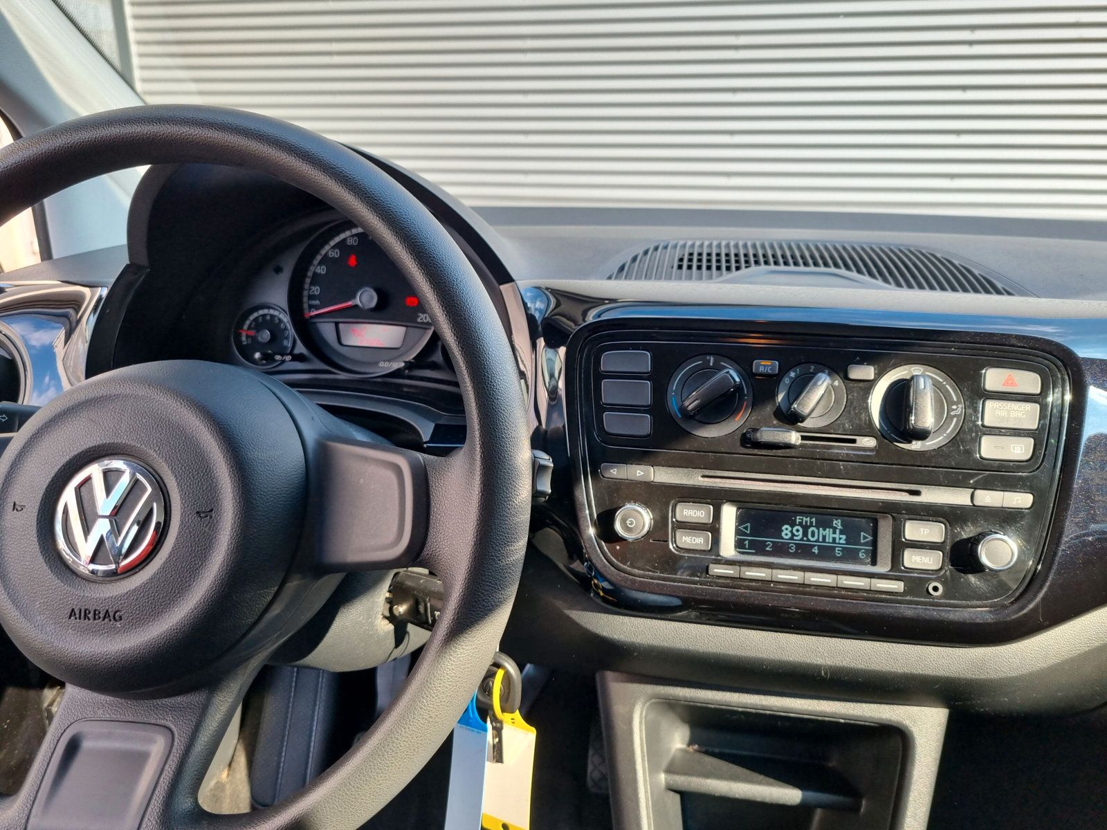 Fahrzeugabbildung Volkswagen up! 1.0 move up! 5-TÜREN KLIMA PDC