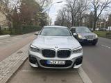 BMW Top X4 xDrive20i M Sport, Panorama, HUD, Keyless - silberne BMW X4