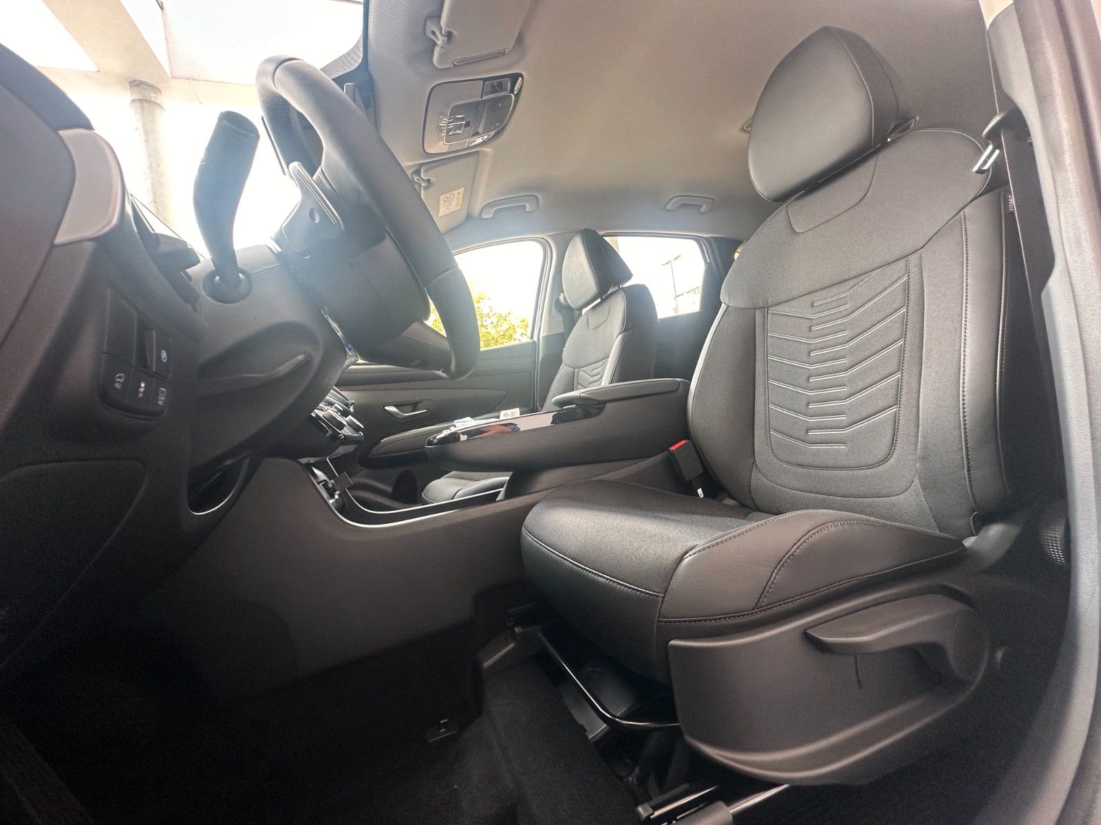 Fahrzeugabbildung Hyundai Tucson Trend Hybrid 1.6l 215PS Navi/Krell!
