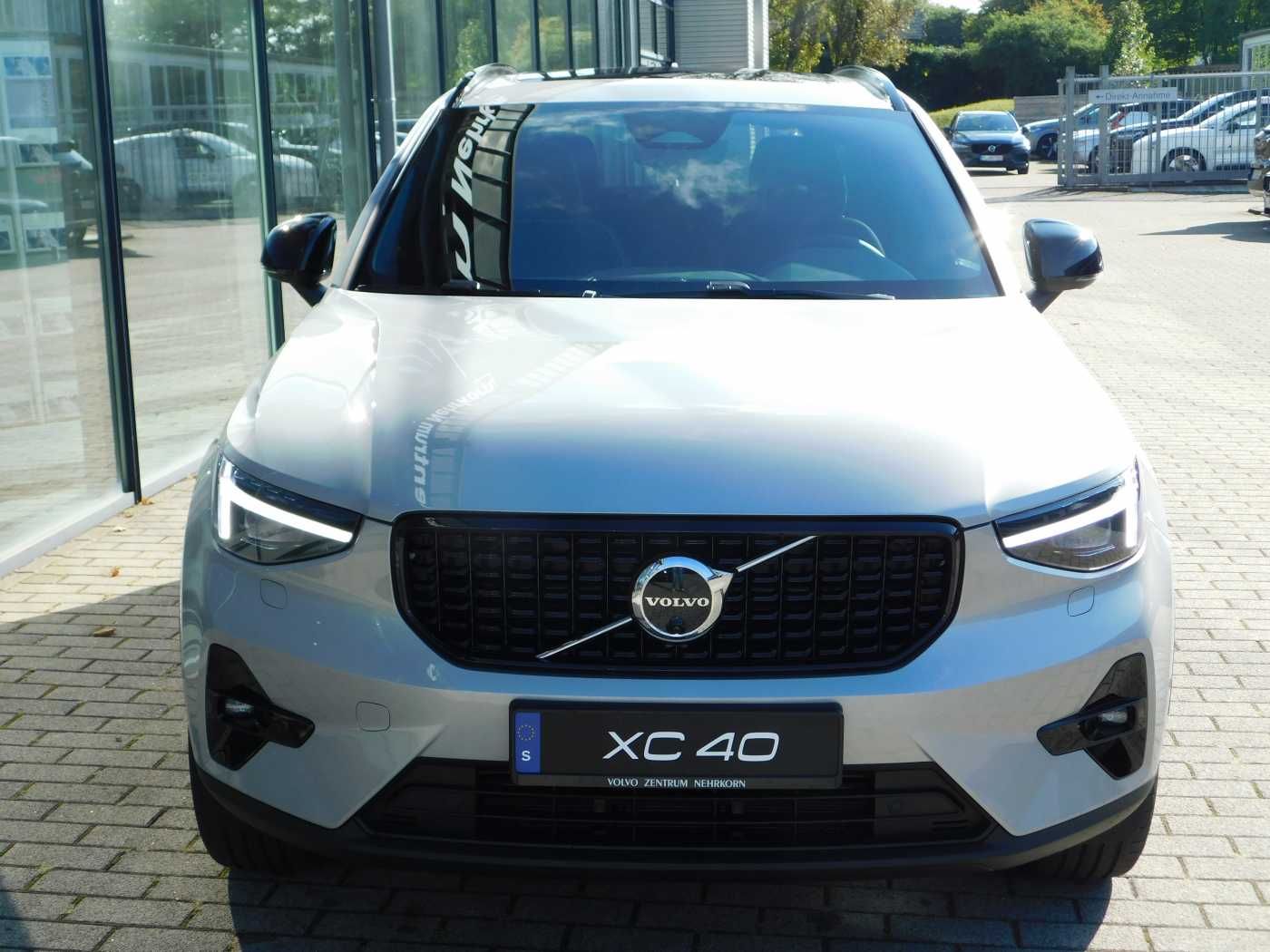 Fahrzeugabbildung Volvo XC40 B4 B DKG Plus Dark 'Glasschiebedach, 360 Ca