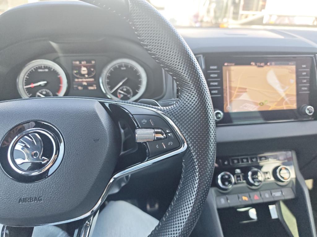 Skoda Karoq 1.5 TSI DSG Sportline AHK Navi elHeck RKam