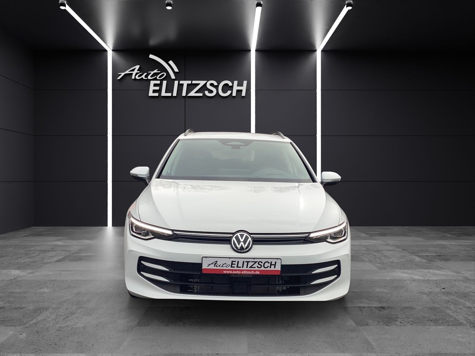 Fahrzeugabbildung Volkswagen Golf VIII Variant Life TDI DSG LED+ Navi ACC AHK