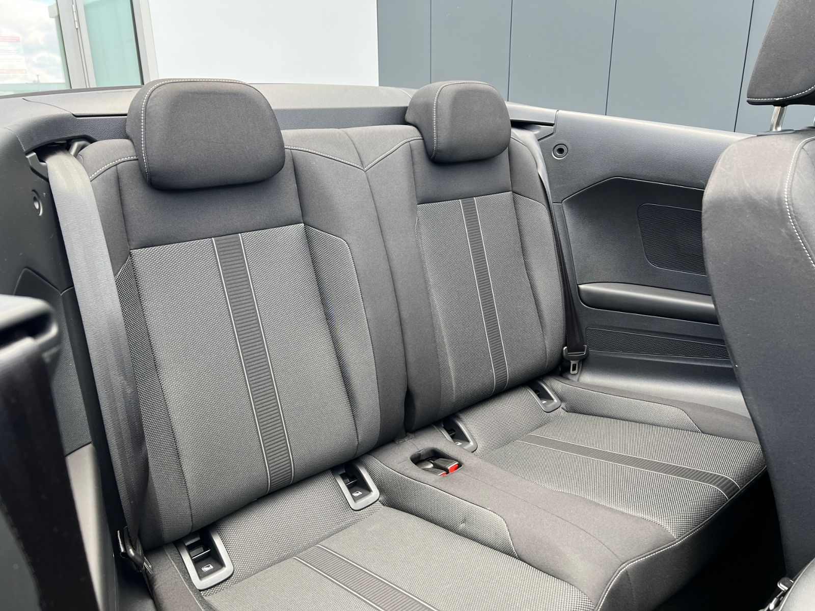 Fahrzeugabbildung Volkswagen T-Roc Cabriolet 1.5 TSI DSG *AHK, LED, Black Sty