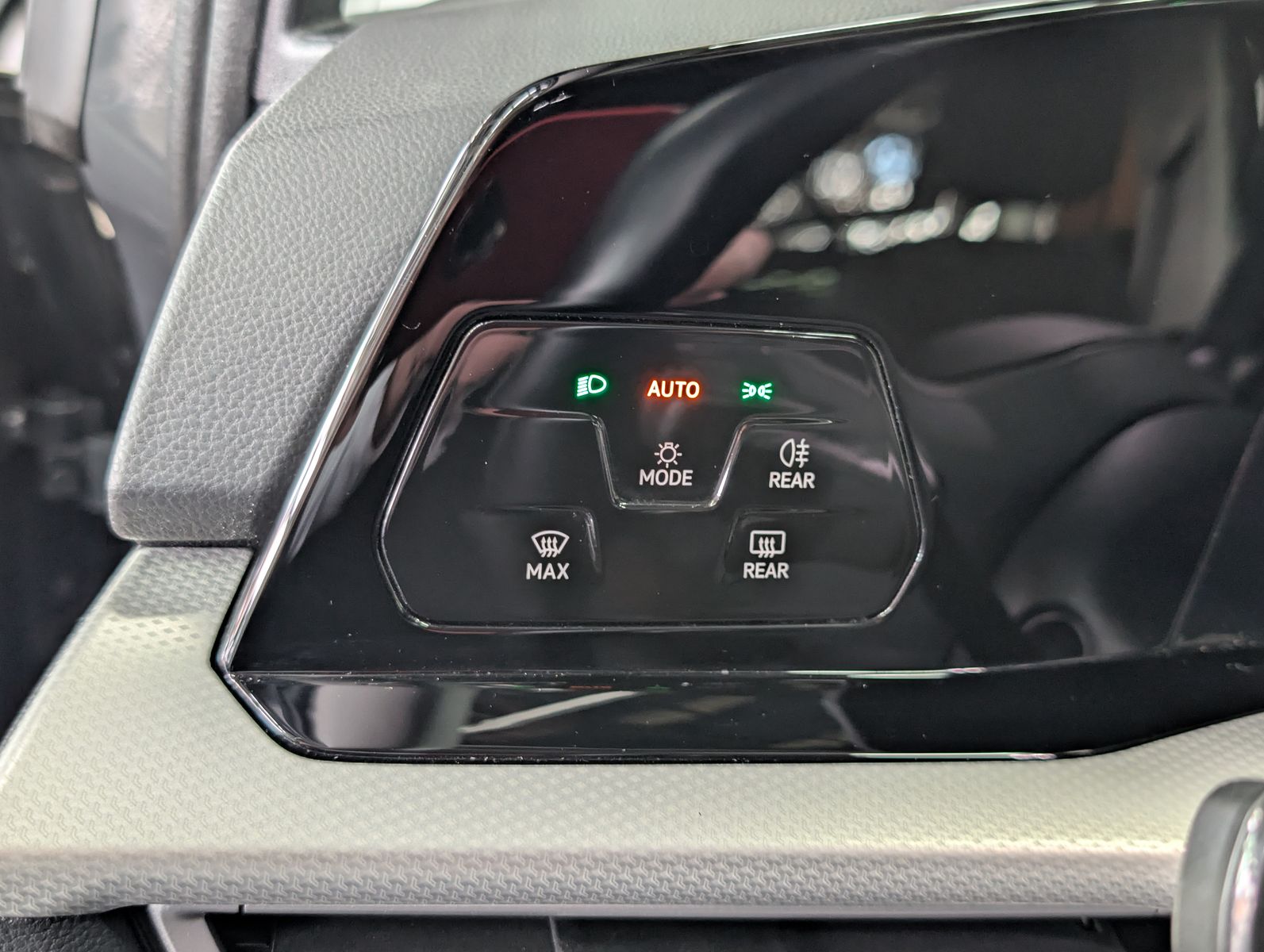 Fahrzeugabbildung Volkswagen Golf Move 1.5 TSI ACC LED SHZ VIRT AMBI APP BHL