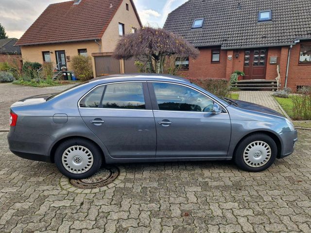 Volkswagen VW Jetta 1.6 TÜV neu 1.Hand  wenig km. AHK.