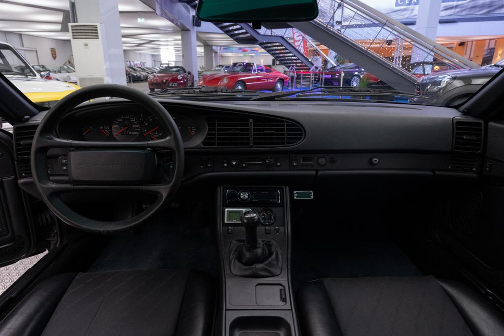 Porsche 944