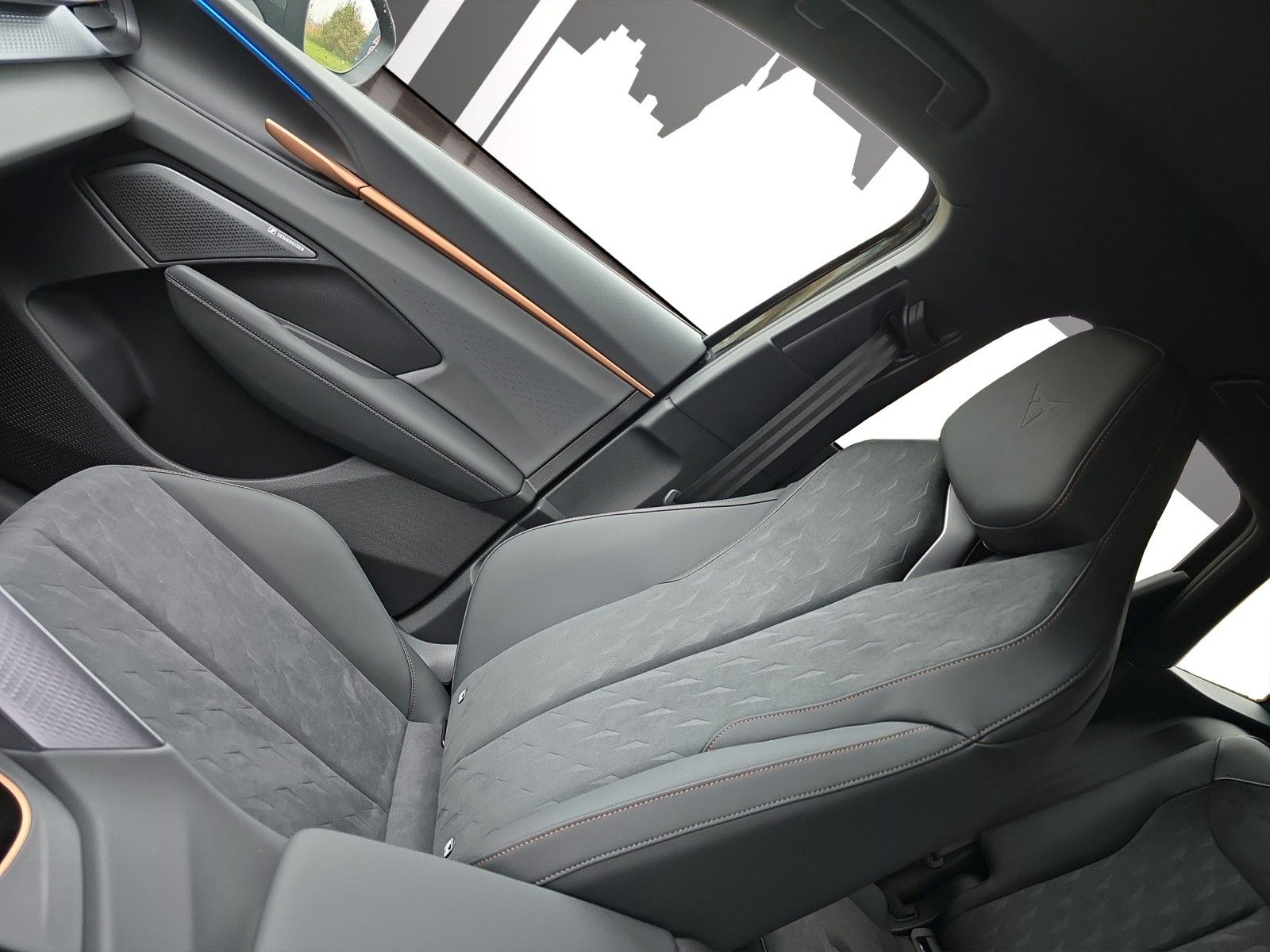 Fahrzeugabbildung CUPRA Terramar 1.5 eTSI DSG SENNHEISER/NAV/LED/ACC/TOT