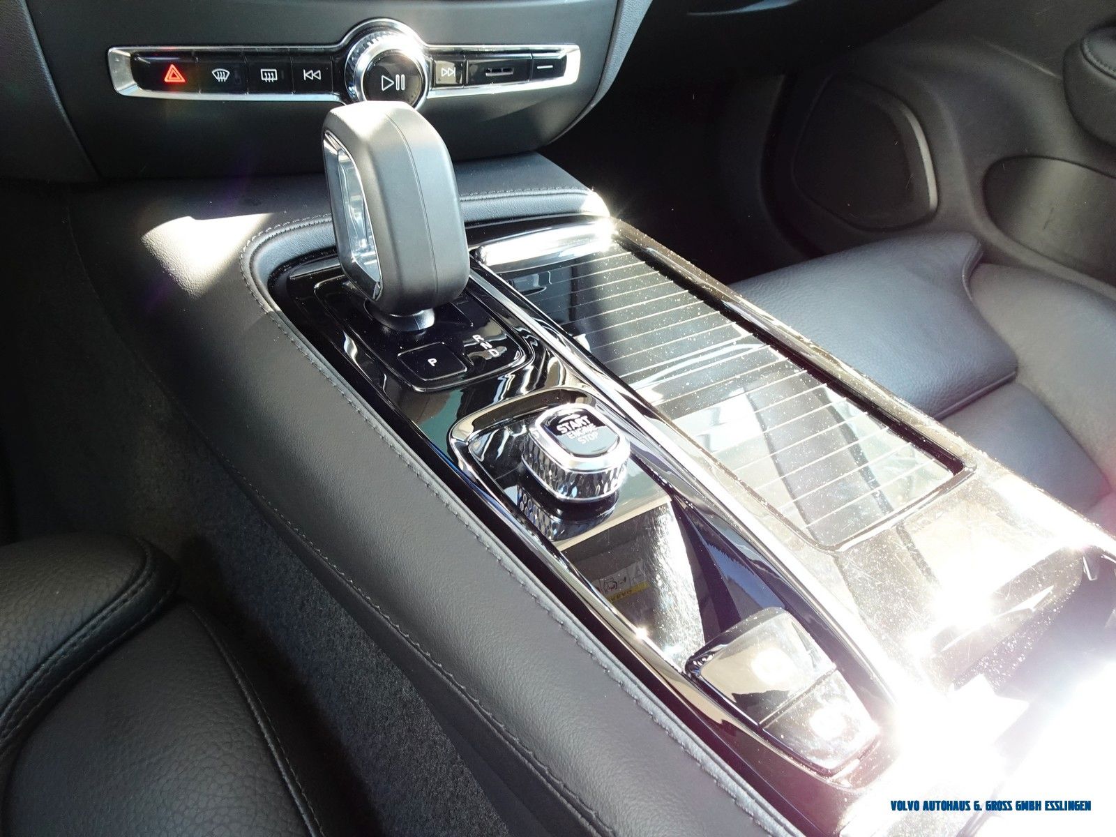 Volvo V60 T8 AWD Recharge Ultimate Dark foto 16