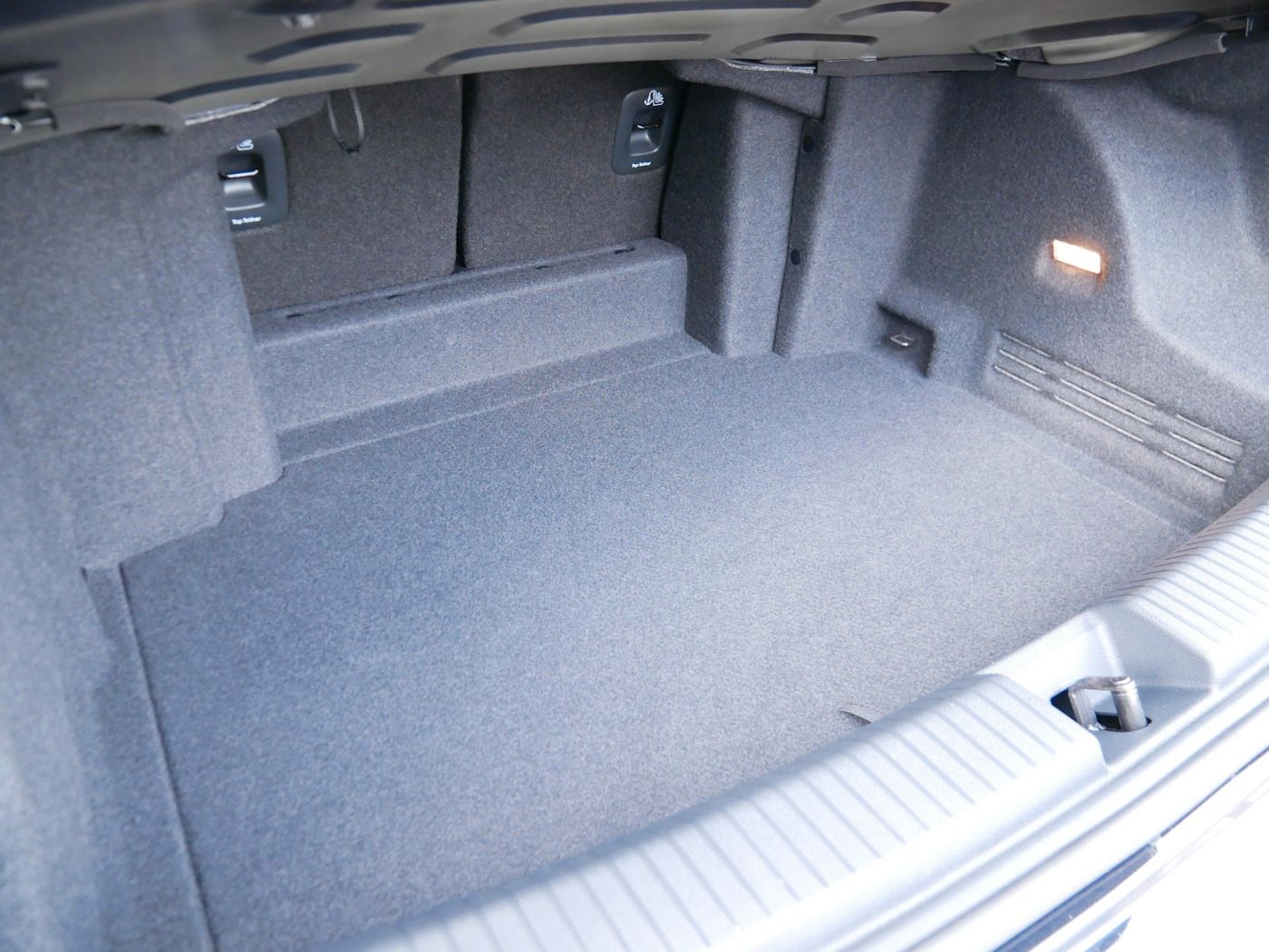 Fahrzeugabbildung Volkswagen T-Roc Cabrio 1.5 R-Line NEU55T Matrix Standhz DC