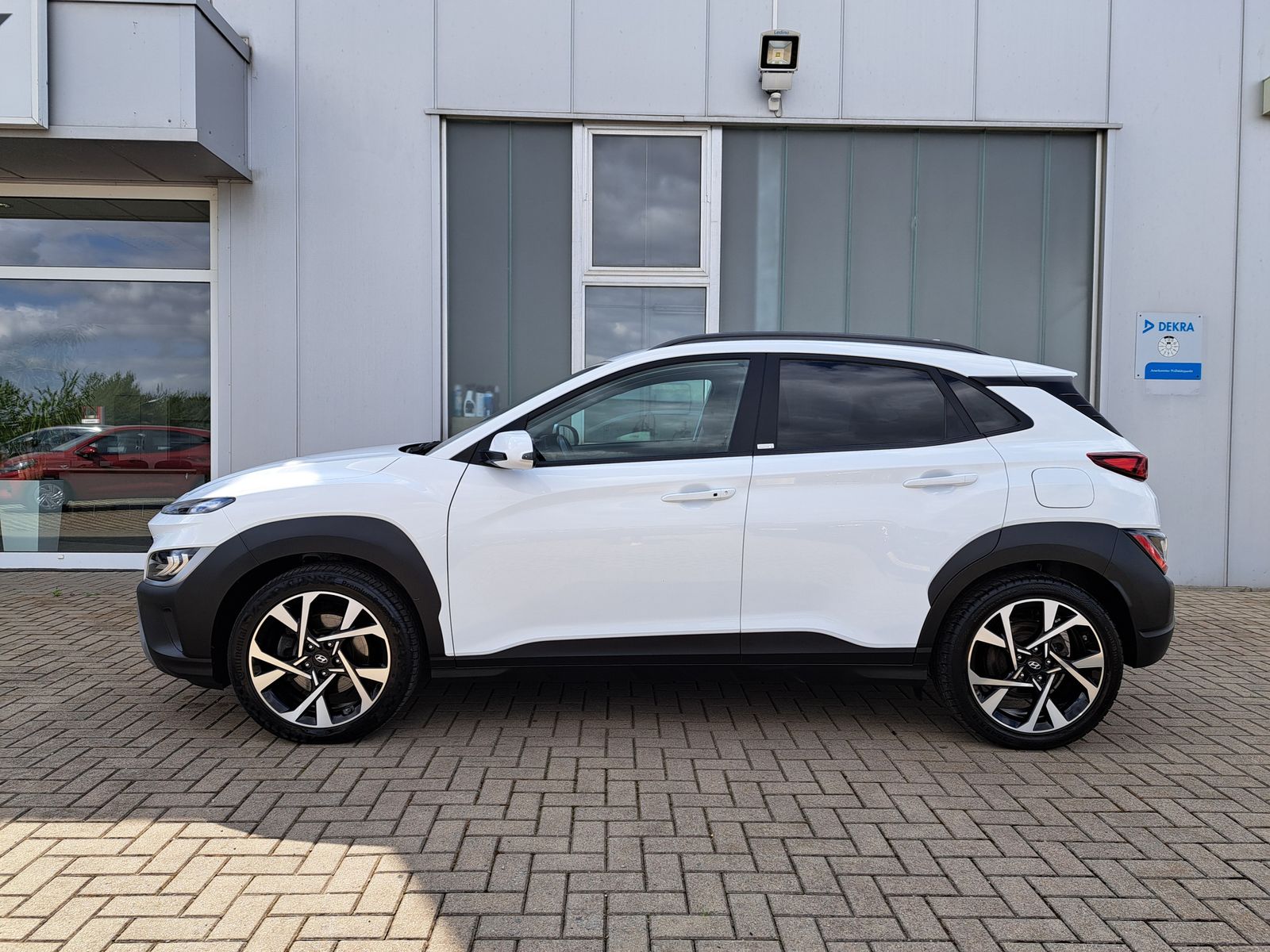 Fahrzeugabbildung Hyundai Kona Intro LED NAVI KAMERA KRELL WINTERPAKET
