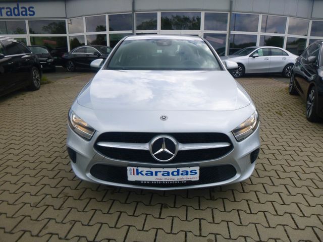 Fahrzeugabbildung Mercedes-Benz A 180 >AUT/NAV/PDC/Sitzheizung<