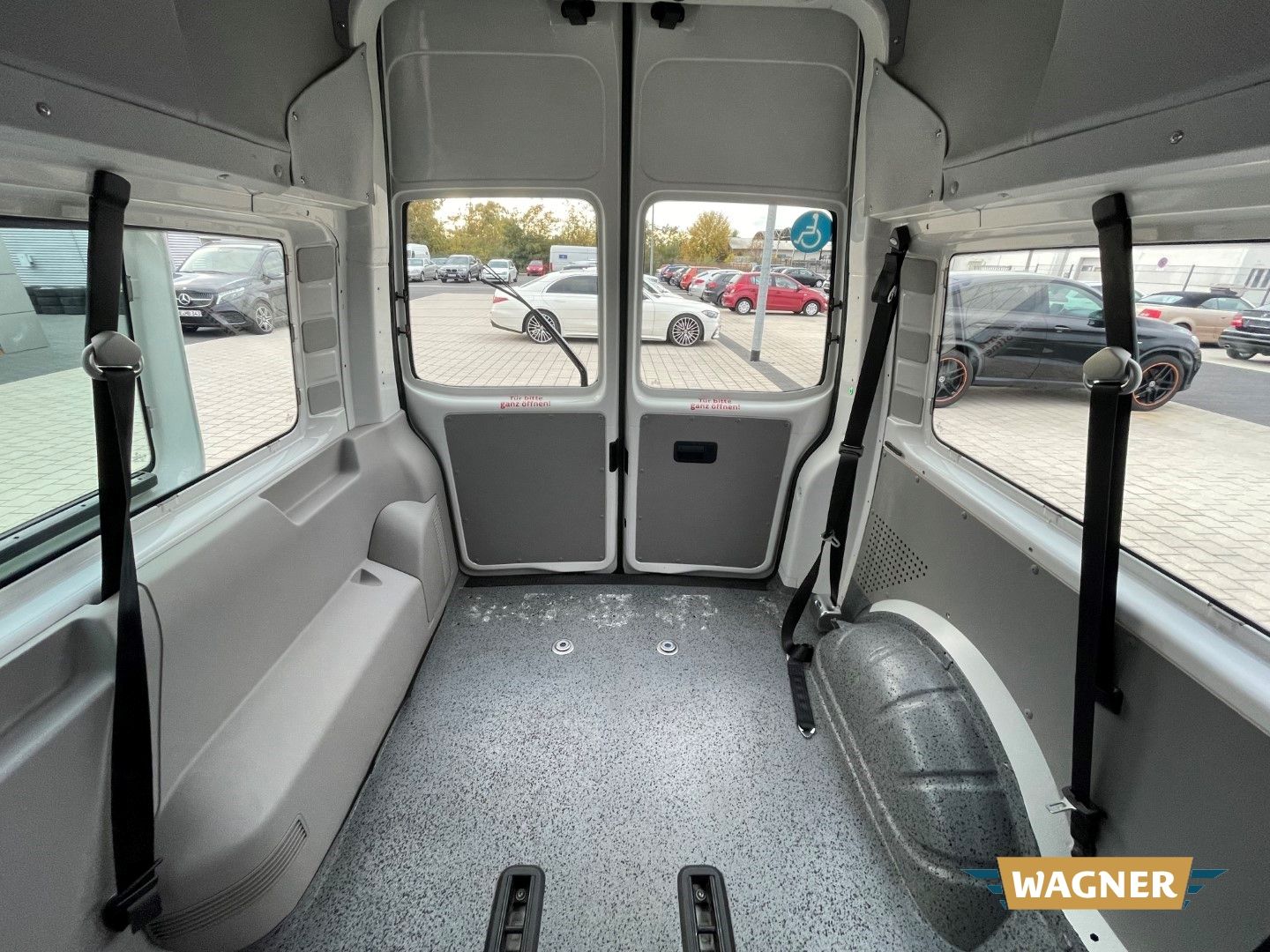 Fahrzeugabbildung Volkswagen T6 Kombi Hochdach lang 2.0 TDI 5-Sitzer