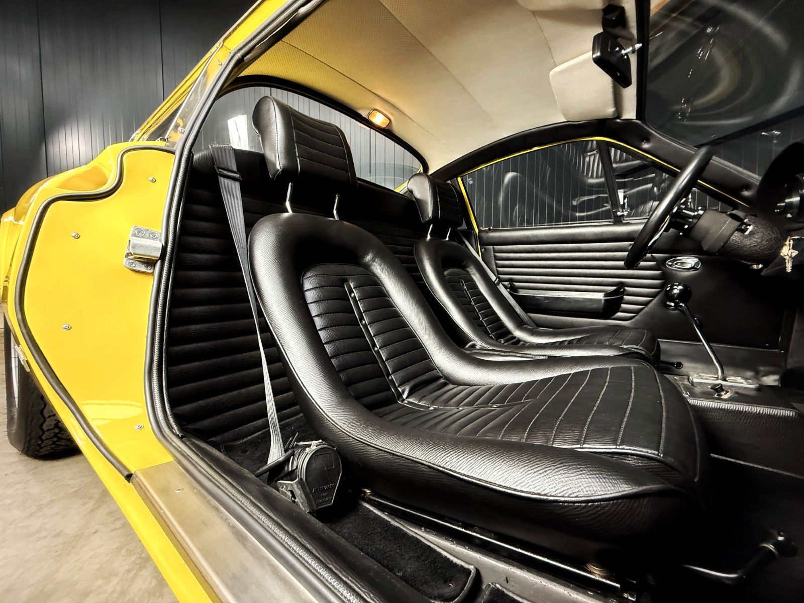 Fahrzeugabbildung Ferrari Dino 246 GT + Giallo Fly + Vollrest. + Zustand 1