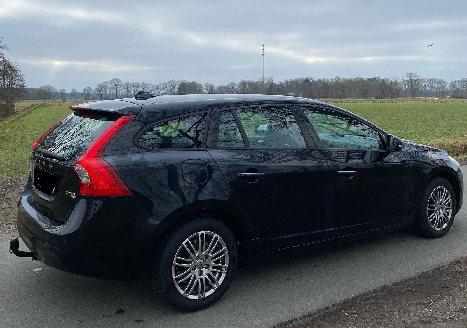 Volvo V60 2011 — interior