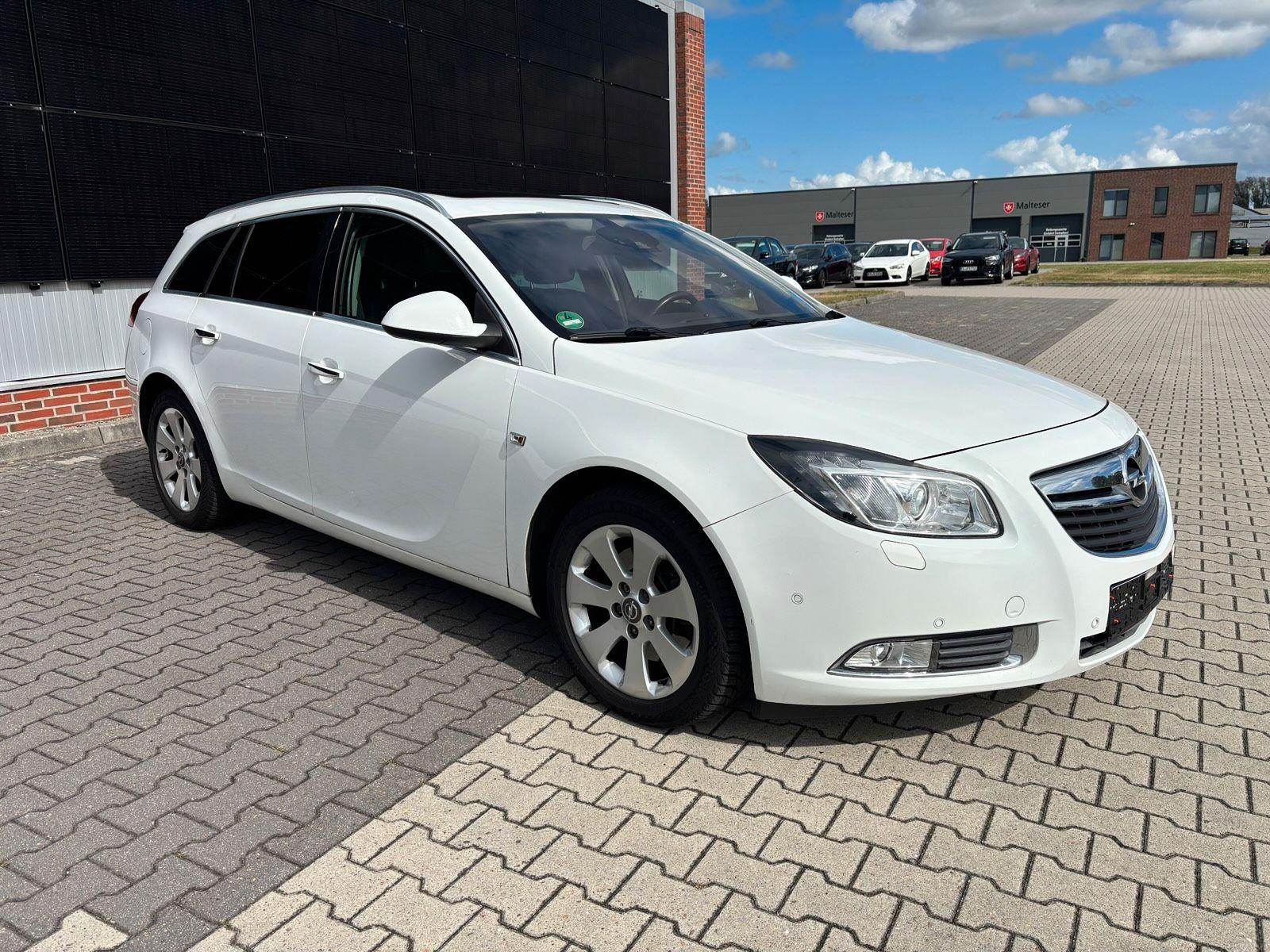 Opel Insignia 2013 — interior