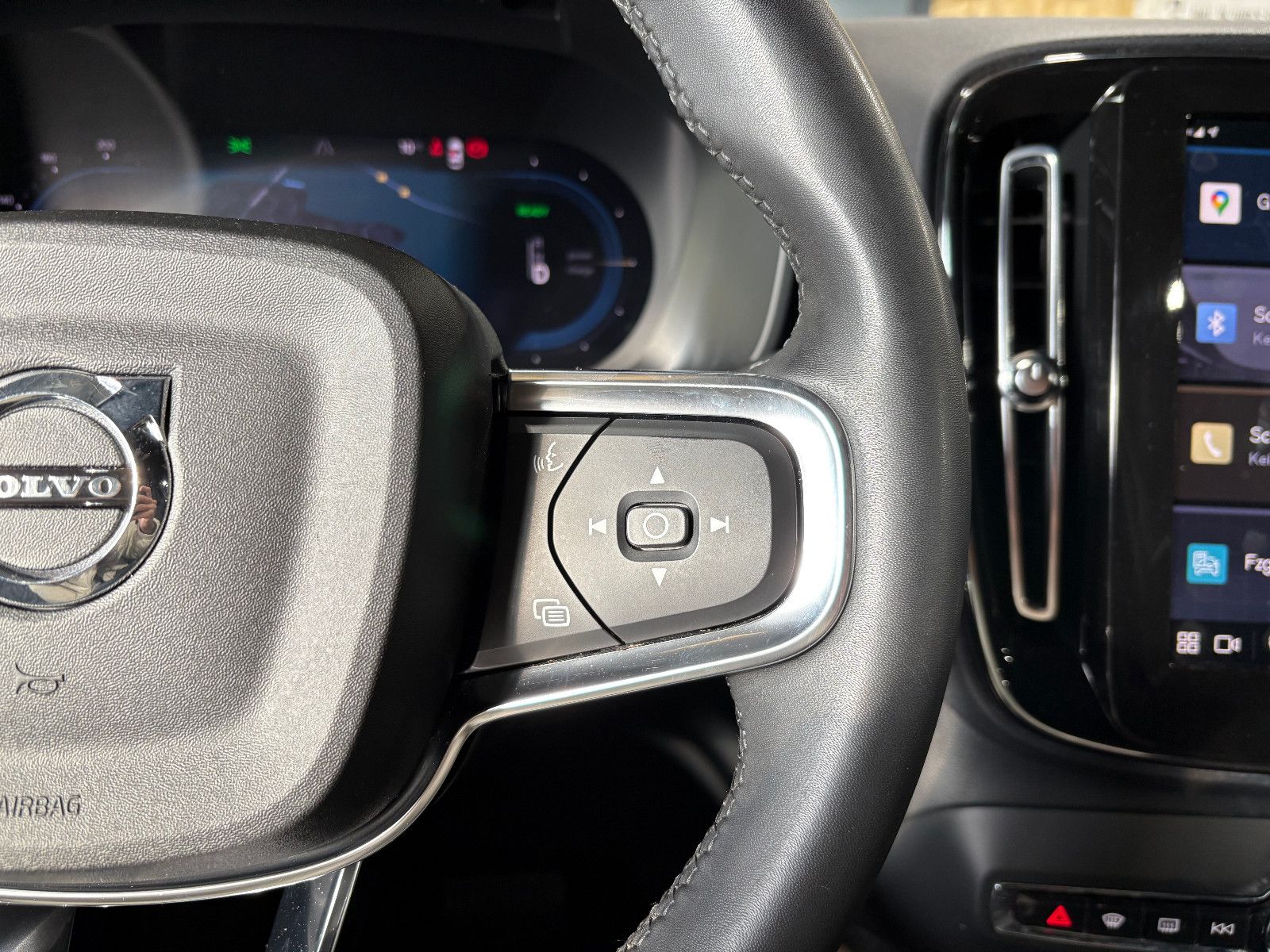 Fahrzeugabbildung Volvo XC 40 Core Plus Recharge Electric/KAMERA/CARPLAY