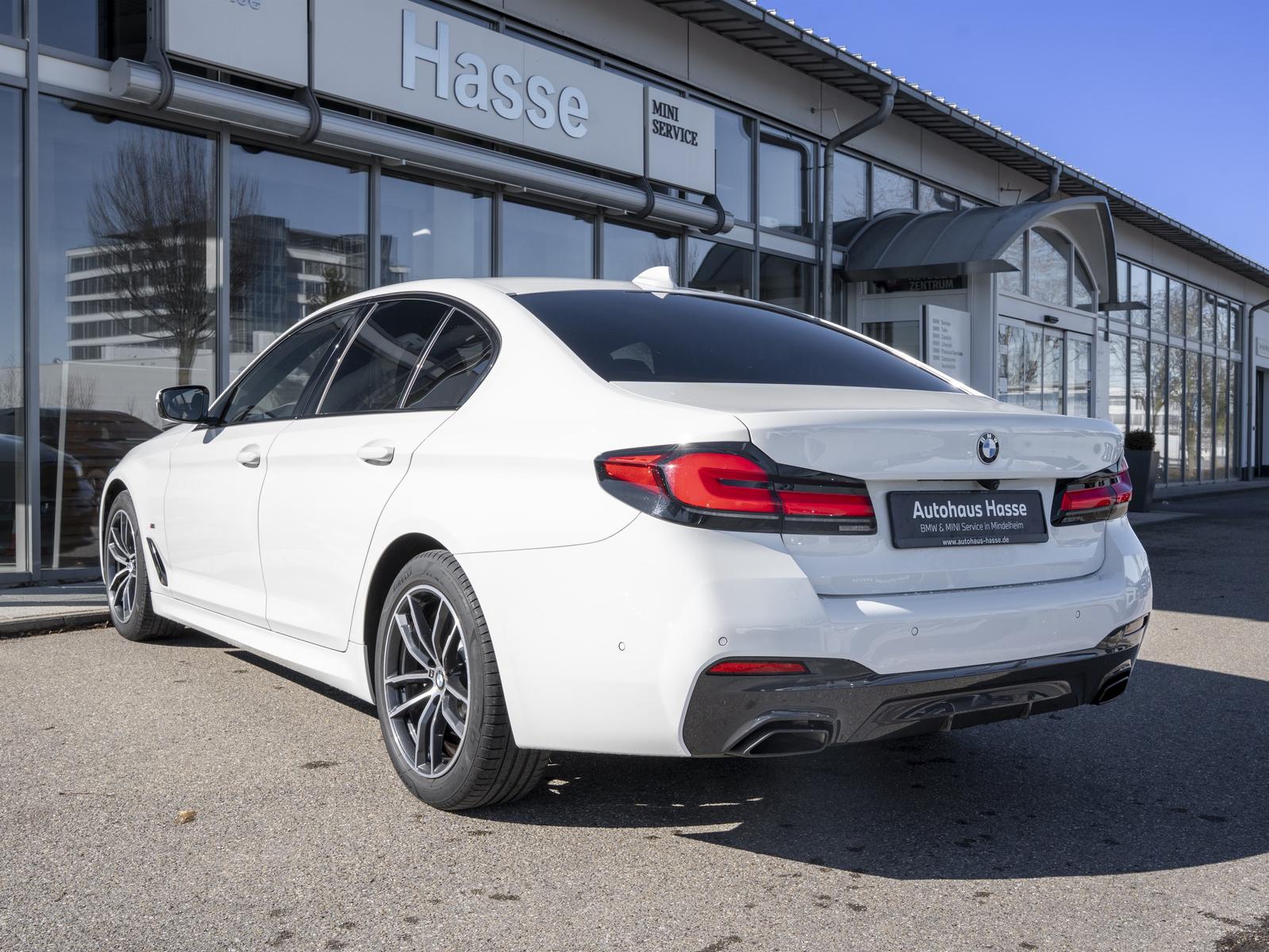 BMW 520d xDrive Limo M-Sport KAMERA HiFi adapLED