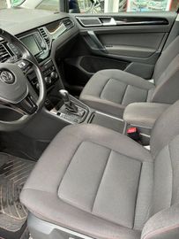 Volkswagen Golf - 8