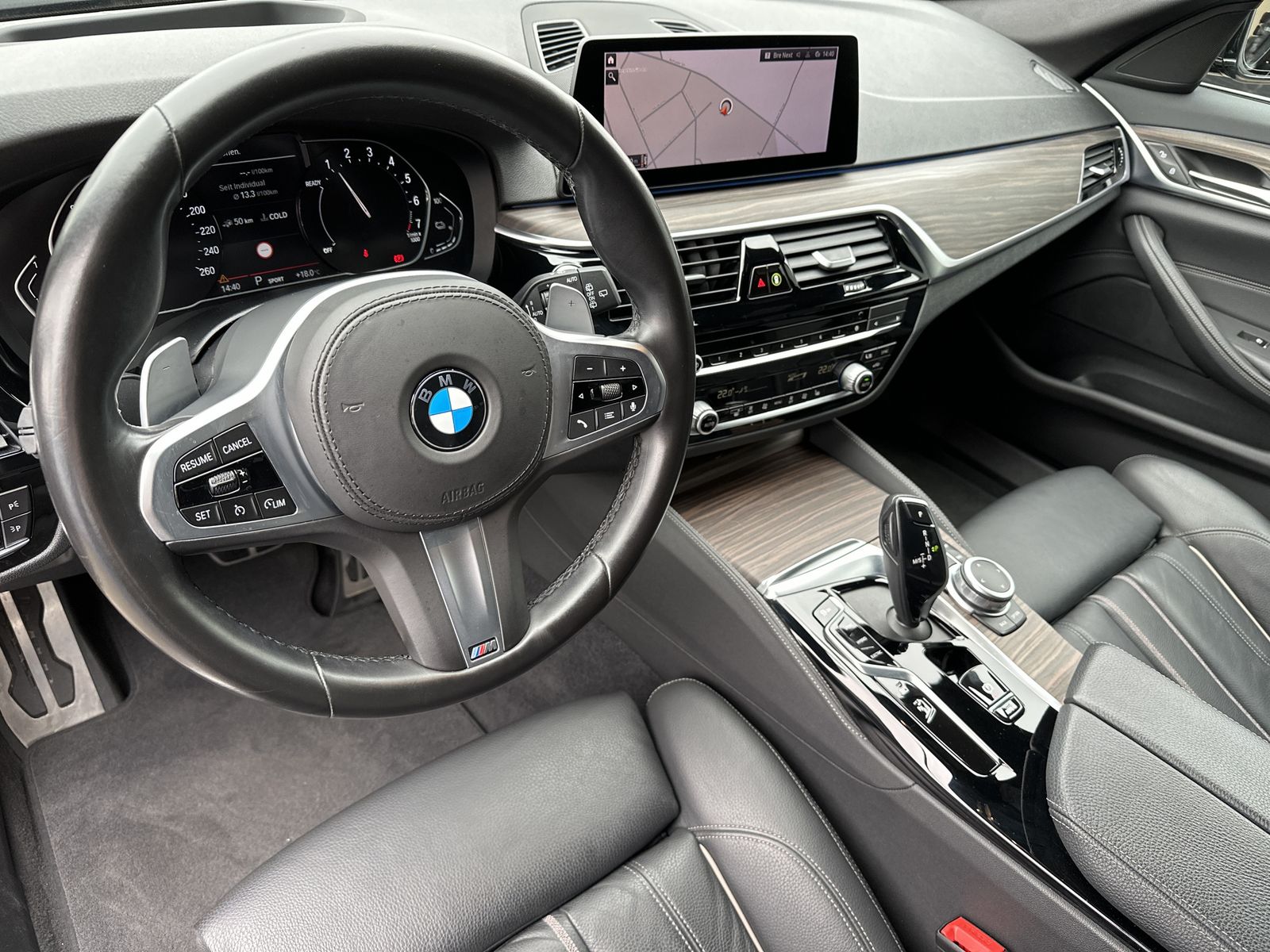 Fahrzeugabbildung BMW 530e Touring M-Sport NAV+LASER+AHK+HEAD-UP+18ZO