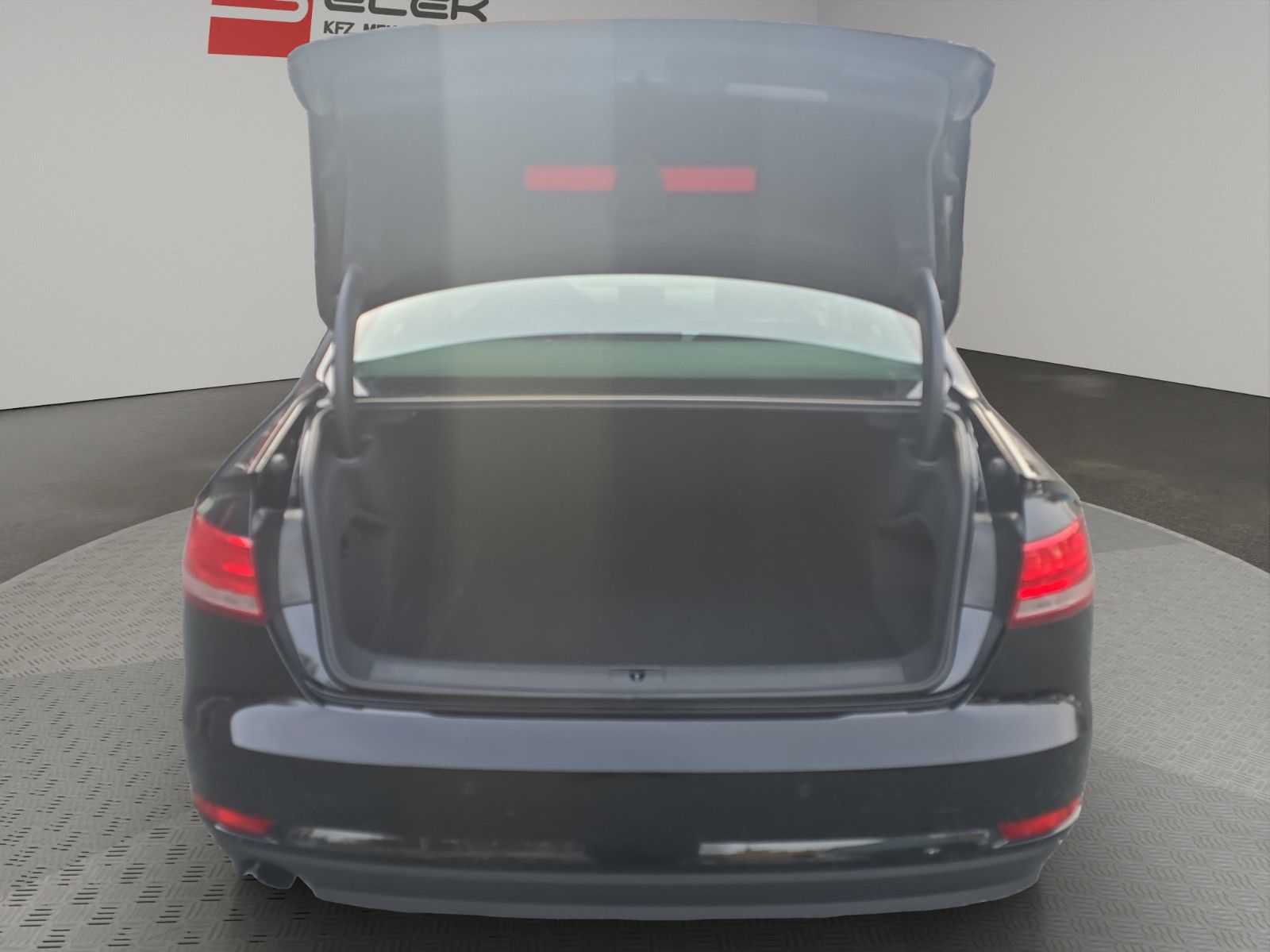 Fahrzeugabbildung Audi A4 Lim. basis/Bi-Xenon/Navi/SHZ/PDC