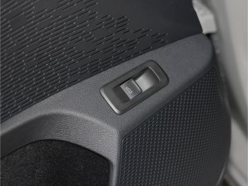 Skoda Octavia Combi Selection 2.0 TDI DSG AHK Kamera L