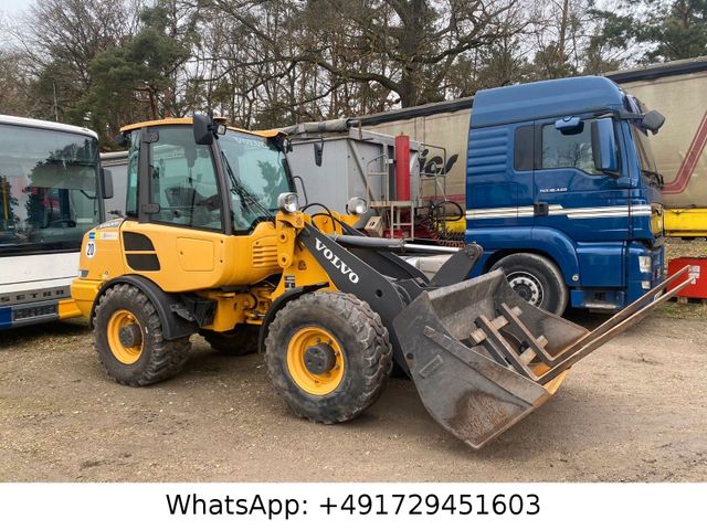 Volvo L 28F Schaufel + Paletengabel  2600 B/st