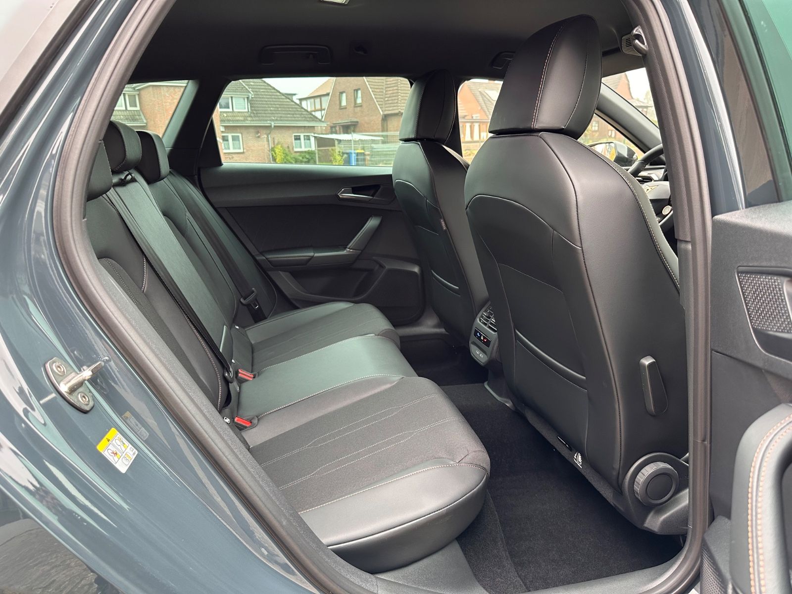 Fahrzeugabbildung CUPRA Leon ST 1.5 e-Hybrid DSG Matrix/ACC/APP/SHZ/RFK