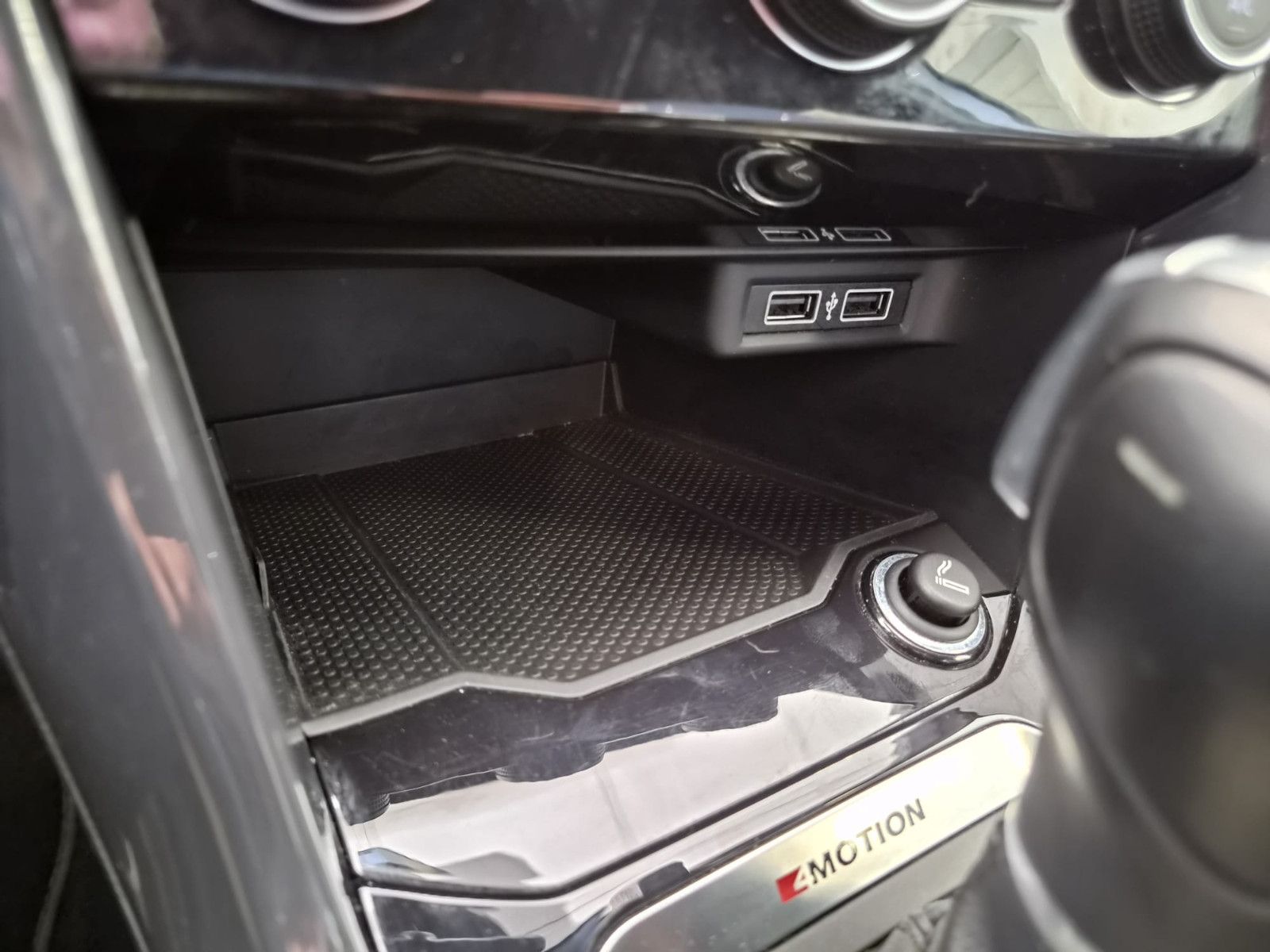 Fahrzeugabbildung Volkswagen T-Roc Sport 4Motion / LED / SCHECKHEFT