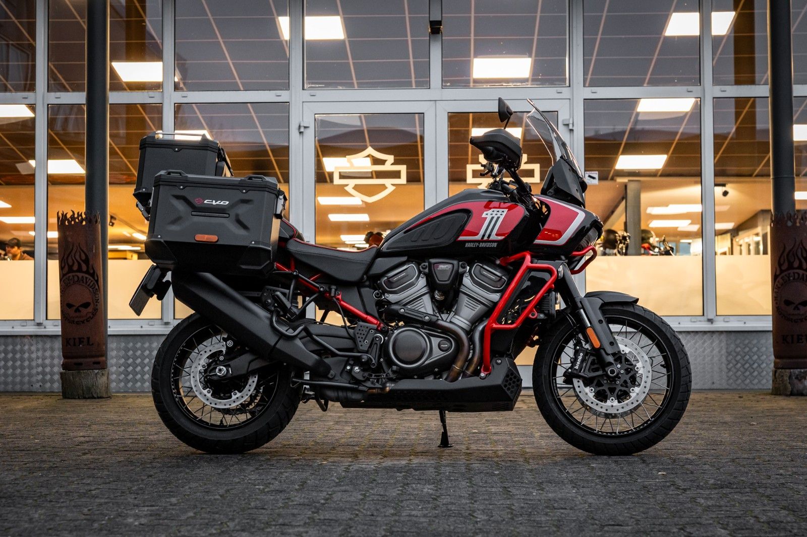 Fahrzeugabbildung Harley-Davidson RA1250SE PAN AMERICA CVO - 1.Hand