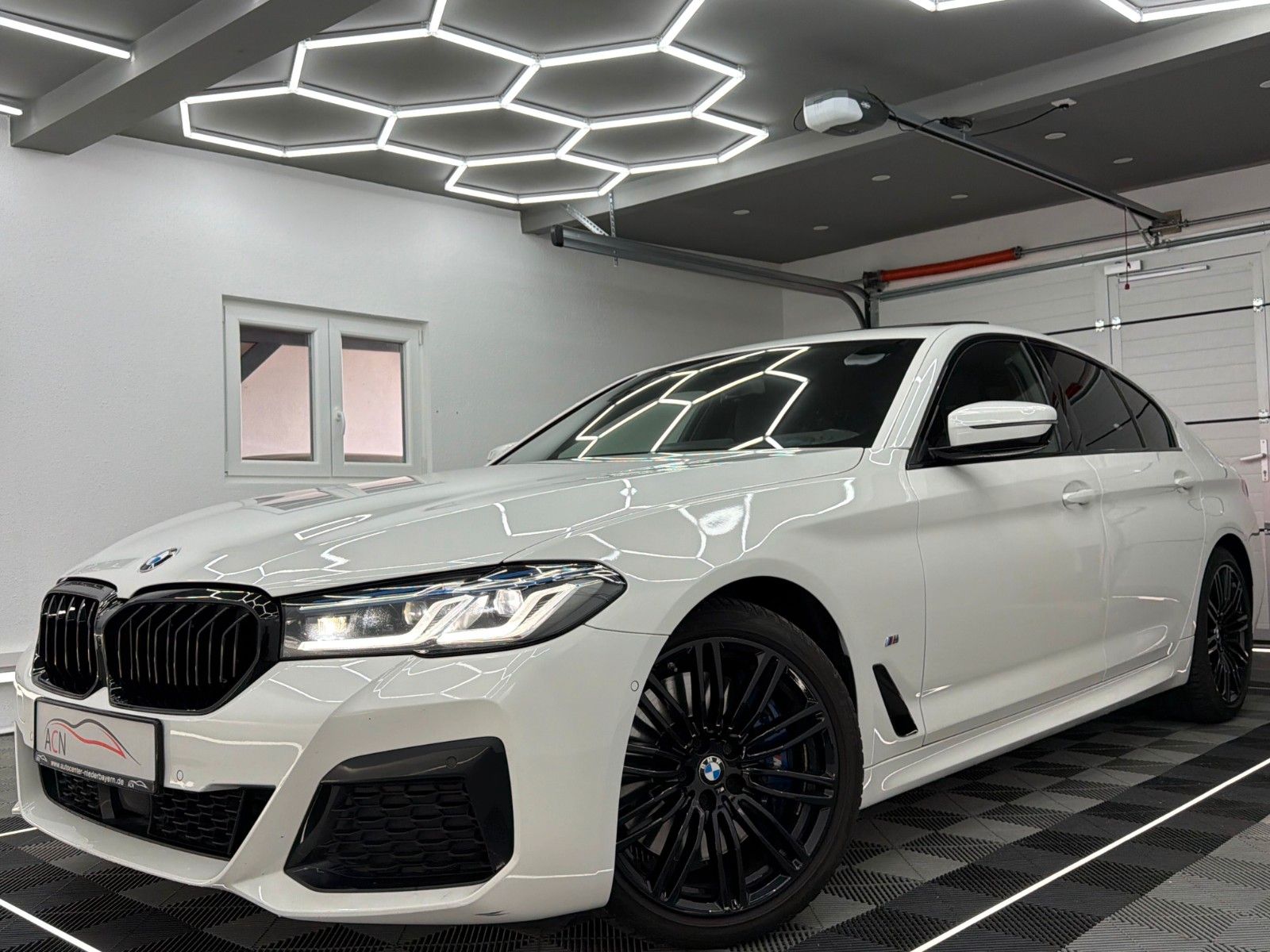 Fahrzeugabbildung BMW 530 d xDrive M SPORT/LASER/HuD/eGSD/FACELIFT