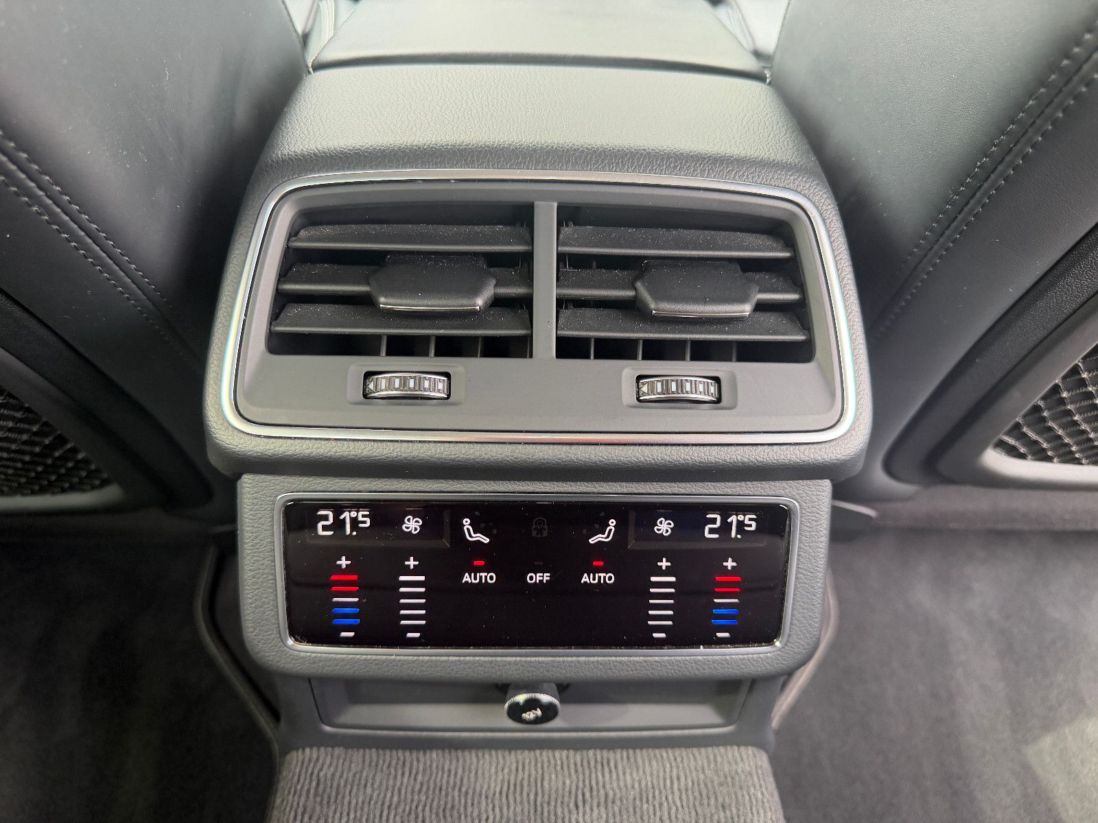 Fahrzeugabbildung Audi 55 TFSI e quattro S-Line/LEDER/Navi/LED/CarPlay/