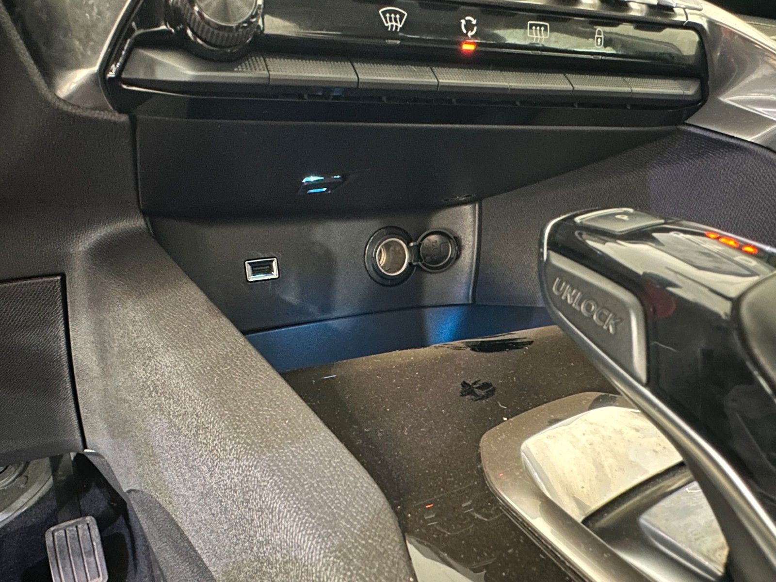 Fahrzeugabbildung Peugeot 5008 Active 1.5D NAVI/LED/PDC/TEMPOMAT