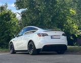 Tesla Model Y Performance Dual Motor AWD + top Extras! - Tesla Model Y Gebrauchtwagen in Berlin