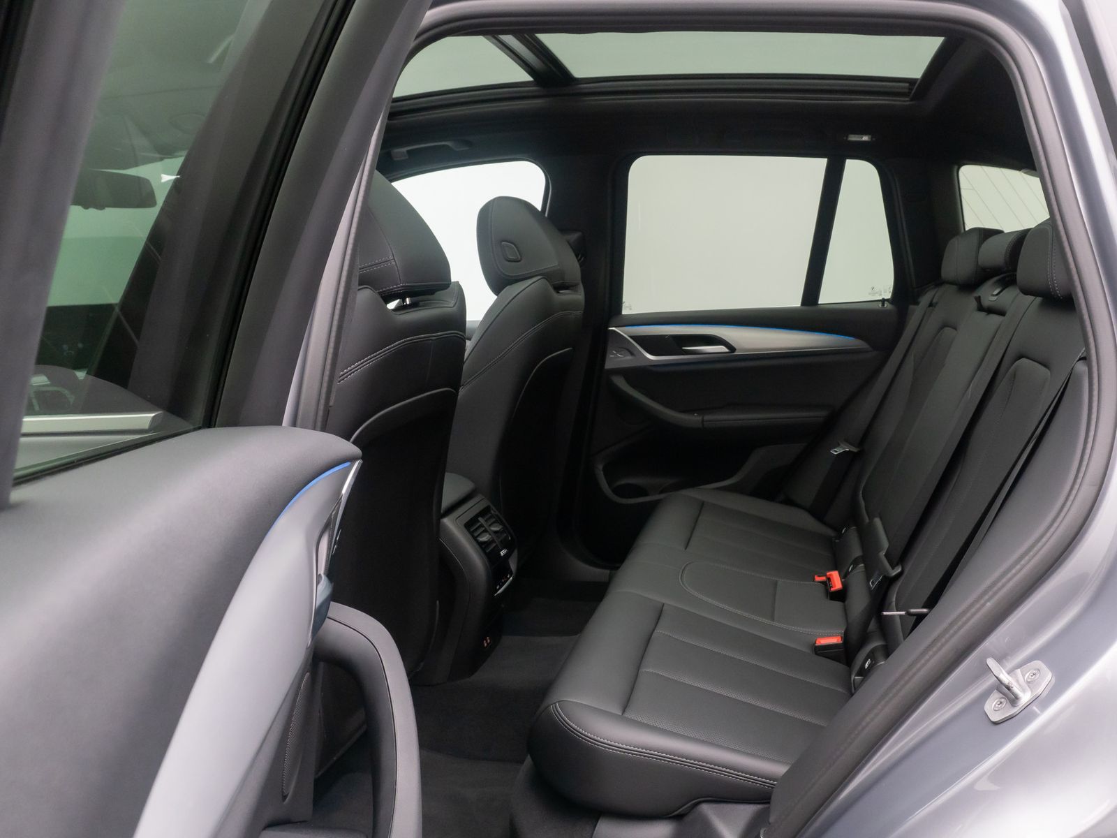 Fahrzeugabbildung BMW X3 xD30e Alarm DAB HiFi Kamera Sportsitz Panoram