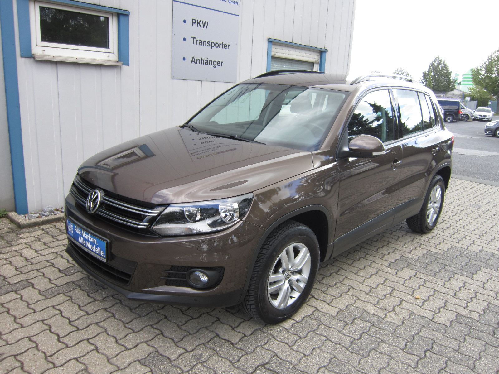 Volkswagen Tiguan - 1