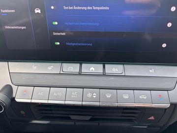 Bild 21 Opel Astra GS NAVI/SHZ+LHZ/PDC vo+hi+360Cam