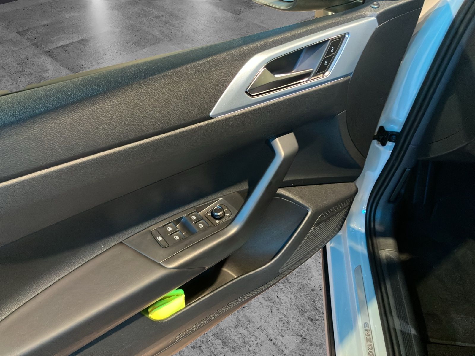 Fahrzeugabbildung Volkswagen Taigo Energy TSI DSG LED ACC SH RearView AppConn